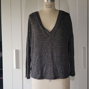 Zenobla V-neck Sweater